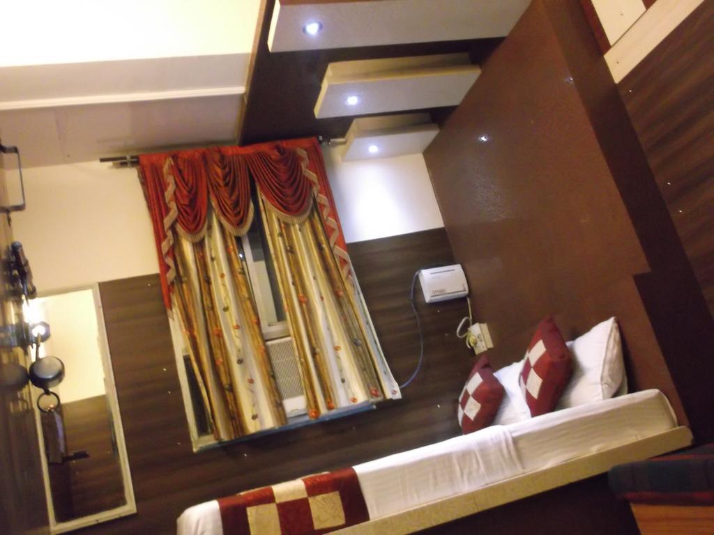 Hotel Abhineet Palace Jaipur Ngoại thất bức ảnh