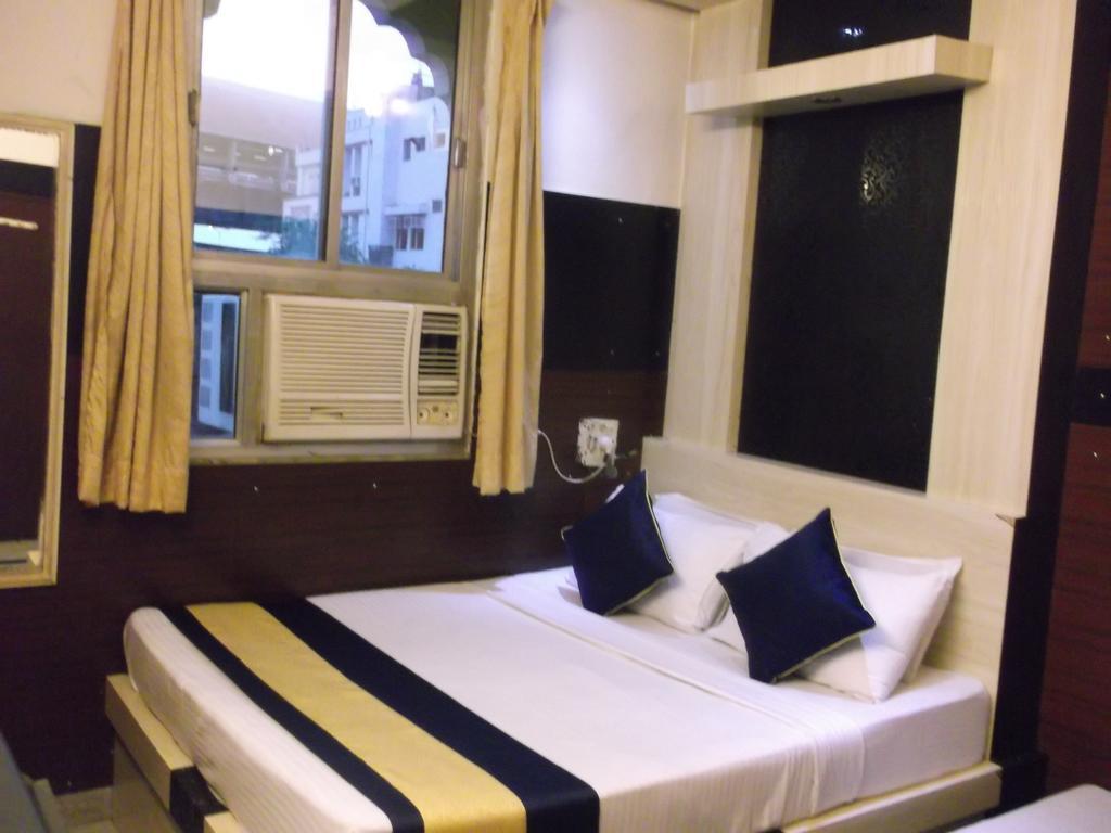 Hotel Abhineet Palace Jaipur Ngoại thất bức ảnh