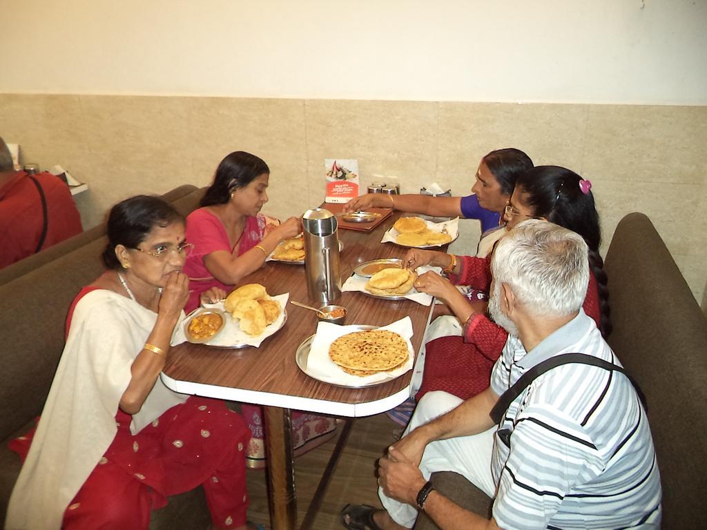Hotel Abhineet Palace Jaipur Ngoại thất bức ảnh