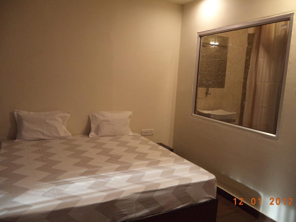 Hotel Abhineet Palace Jaipur Ngoại thất bức ảnh