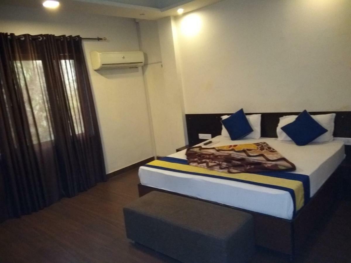 Hotel Abhineet Palace Jaipur Ngoại thất bức ảnh